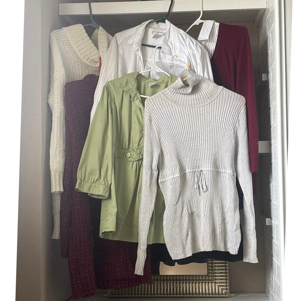 Motherhood Maternity clothes Bundle XL Sweaters and  Tops Lot of 7 - Picture 3 of 3